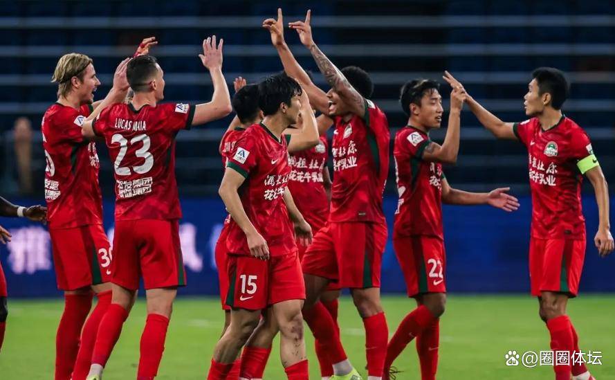 转折点武汉三镇内部沟通，中超转会期攻防权衡，媒体盛赞，年轻球员得到机会的简单介绍